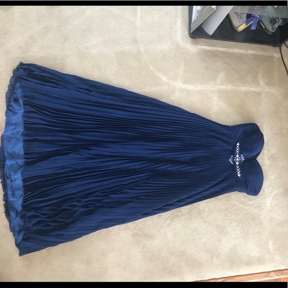 Strapless Ophelia Contessa formal/prom gown